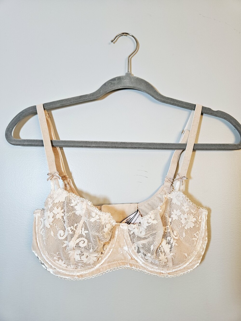 Victoria's Secret Push Up Without Padding Lace Bra Size 32DD Velvet Floral